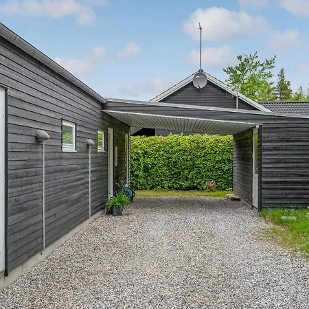 3 Bedroom Stunning In Semesterbostad *