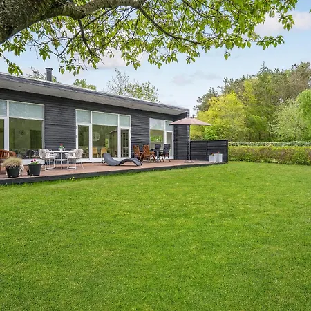 3 Bedroom Stunning In Semesterbostad